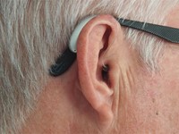 Beneficios de los audífonos sin pilas