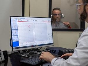 ¿Cada cuánto tiempo deberías hacerte una revisión en nuestro centro auditivo de Vigo?