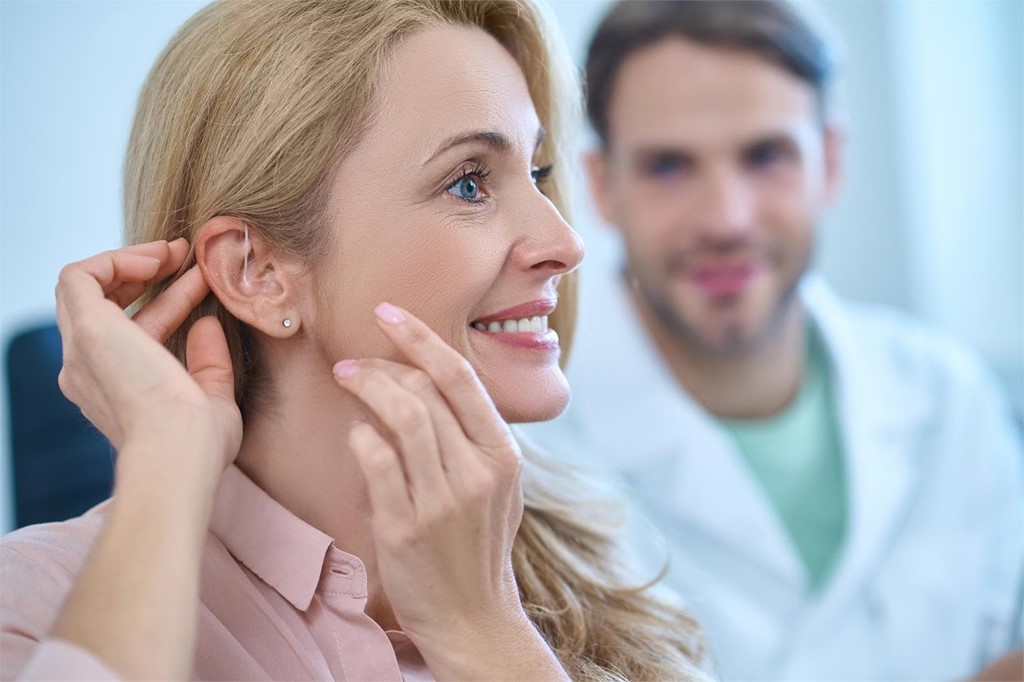 Descubre la discreción y potencia de los audífonos microcanales