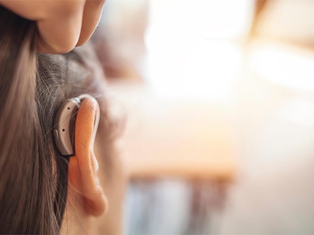 La importancia de la adaptación gradual a los audífonos
