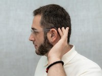 ¿Los audífonos se notan mucho?