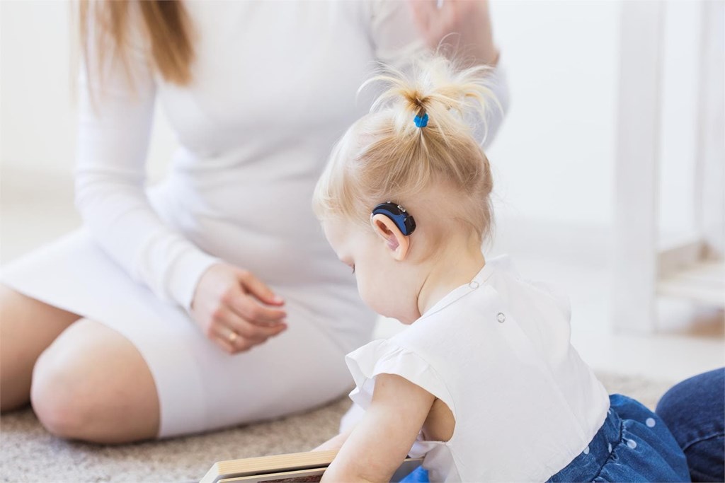 ¿Los bebés pueden usar audífonos? 