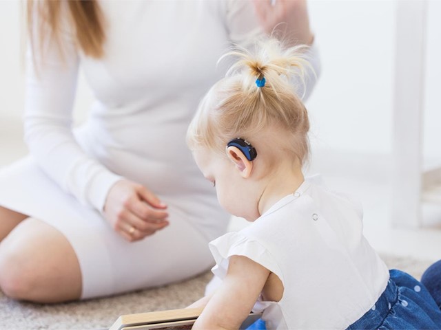 ¿Los bebés pueden usar audífonos? 